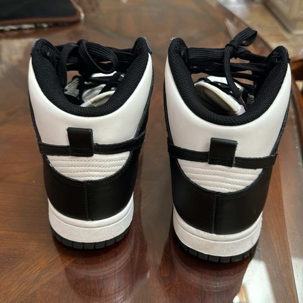 Nike dunks high top panda color way - Picture 3 of 9